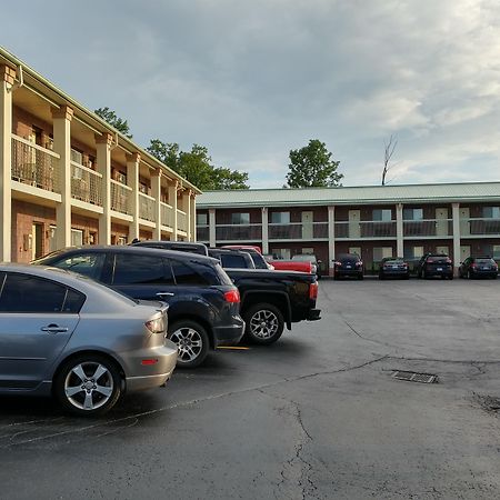 Quality Inn & Suites 1000 Islands Gananoque Exterior photo