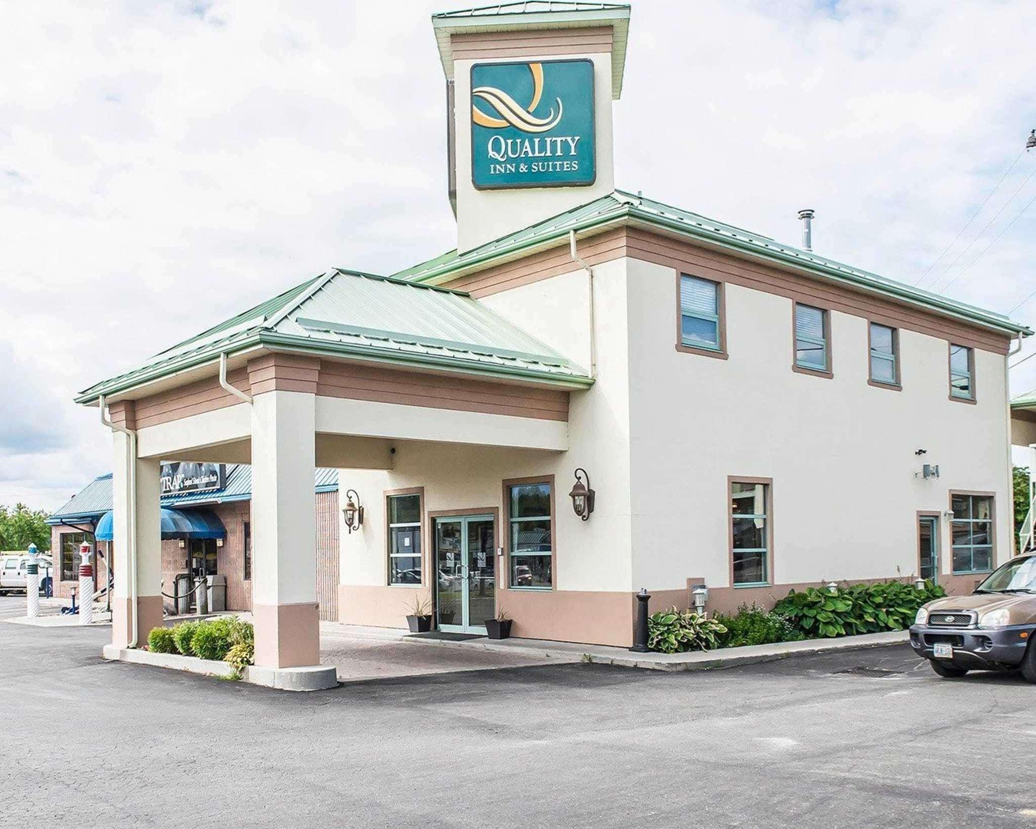 Quality Inn & Suites 1000 Islands Gananoque Exterior photo