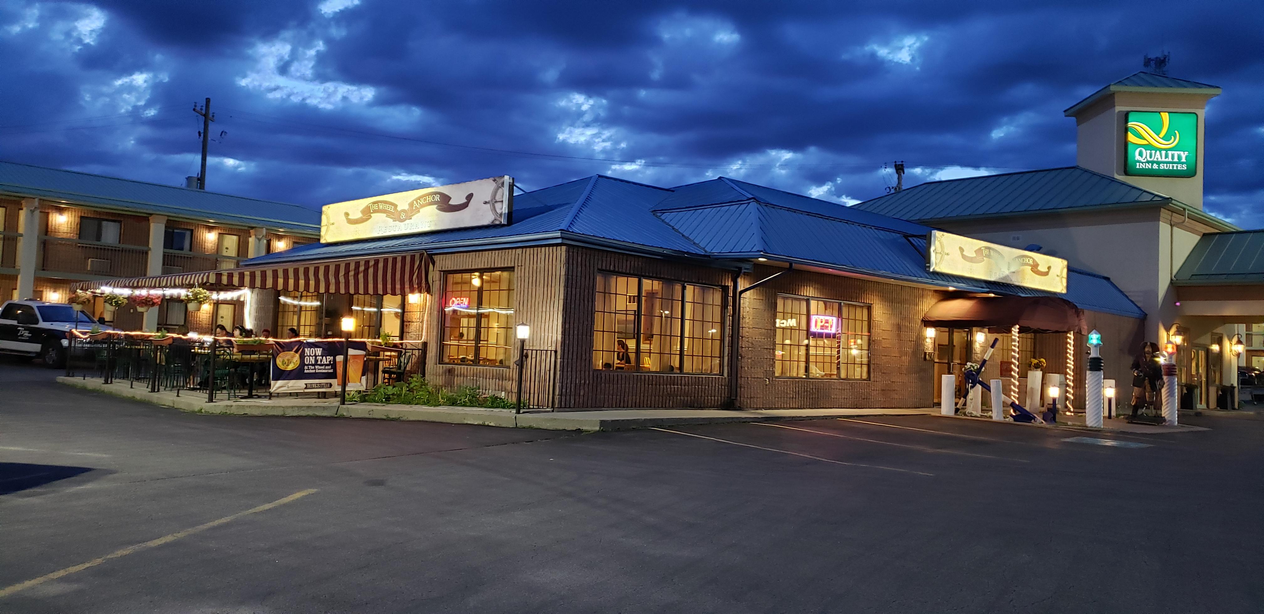 Quality Inn & Suites 1000 Islands Gananoque Exterior photo